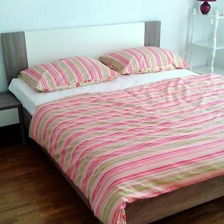 Okrug Gornji 1107c Τρογκίρ